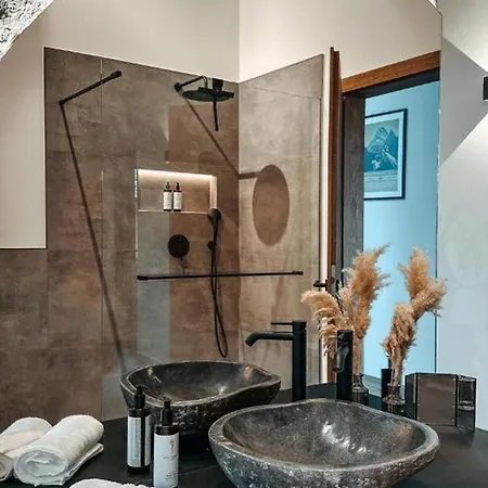 3bdr Splendid Chalet With Sauna And Hot Tub- If You Want To Book, Please Contact On Wh-ats-app - 0034-635-520-036 !!!! 빌라